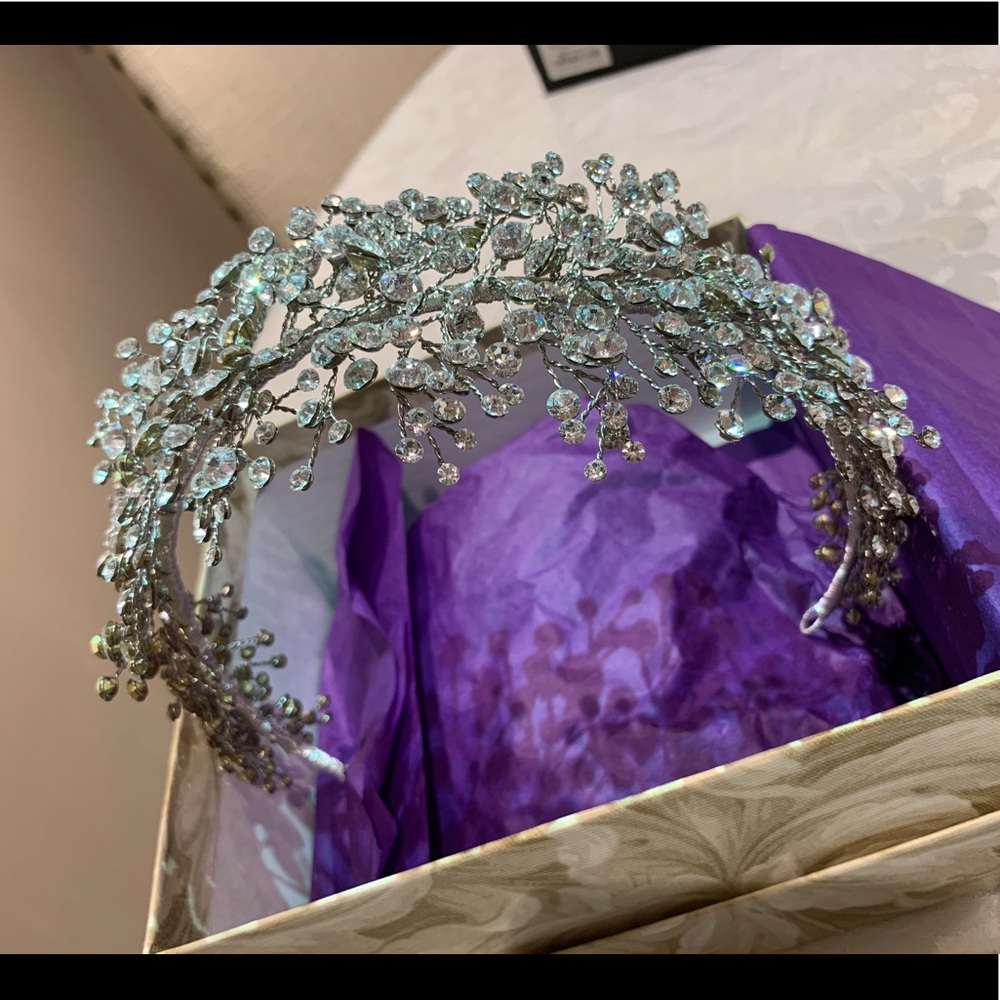 Bridal crystal headpiece - Picture 3 of 7
